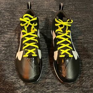 Under Armour Crusher balck/ white men sz 11,14,15 football/ Lacrosse cleats